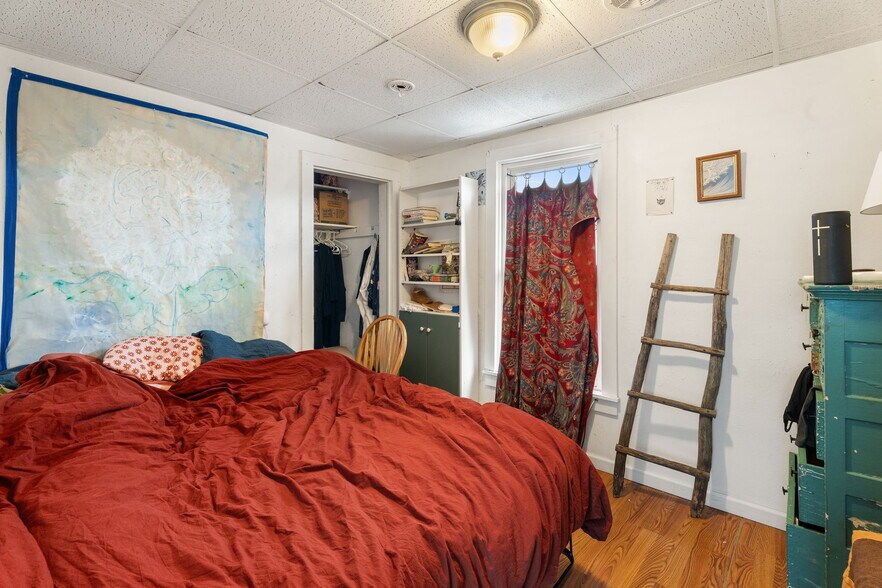 More Photos Of 632 W Seneca St, Ithaca Bar For Sale