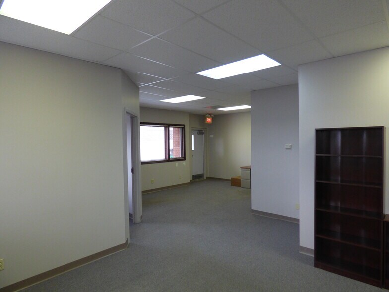 More Photos Of 10016 Office Center Ave, Saint Louis Office For Lease