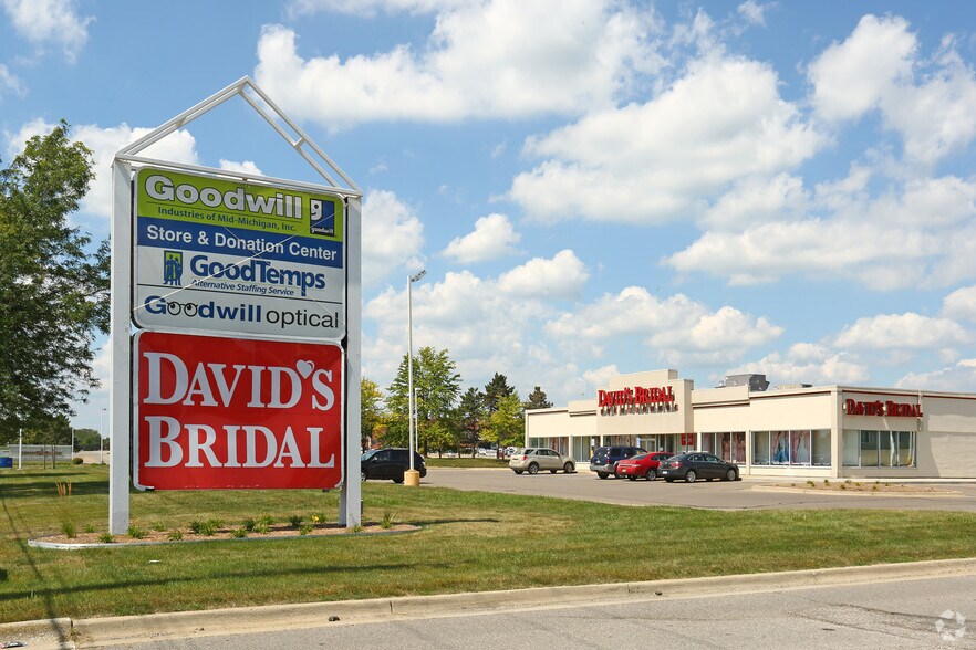 More Photos Of 4340 Miller Rd, Flint Freestanding For Lease