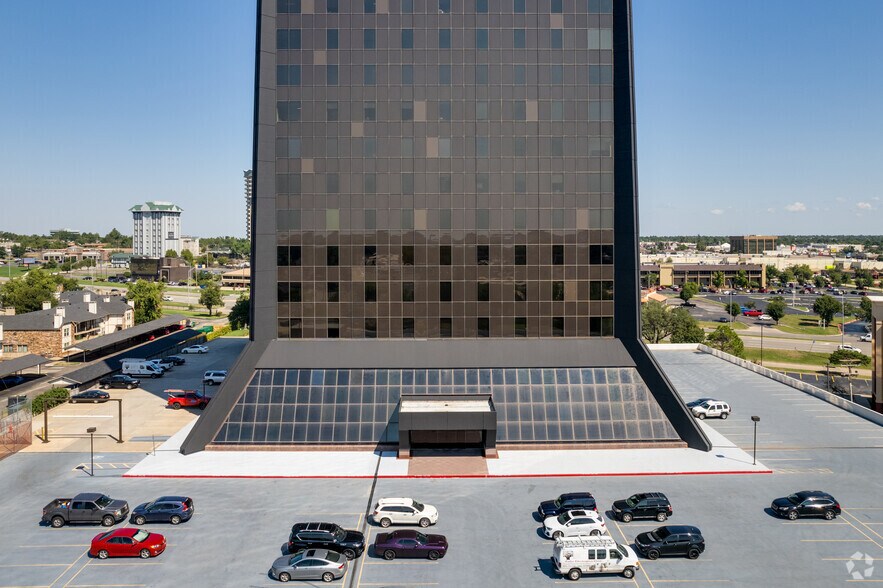 More Photos Of 3030 NW Expressway, Oklahoma City Office Residential For Lease