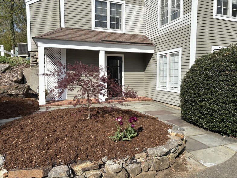 More Photos Of 23 Woodland Rd, Madison Office Residential For Lease