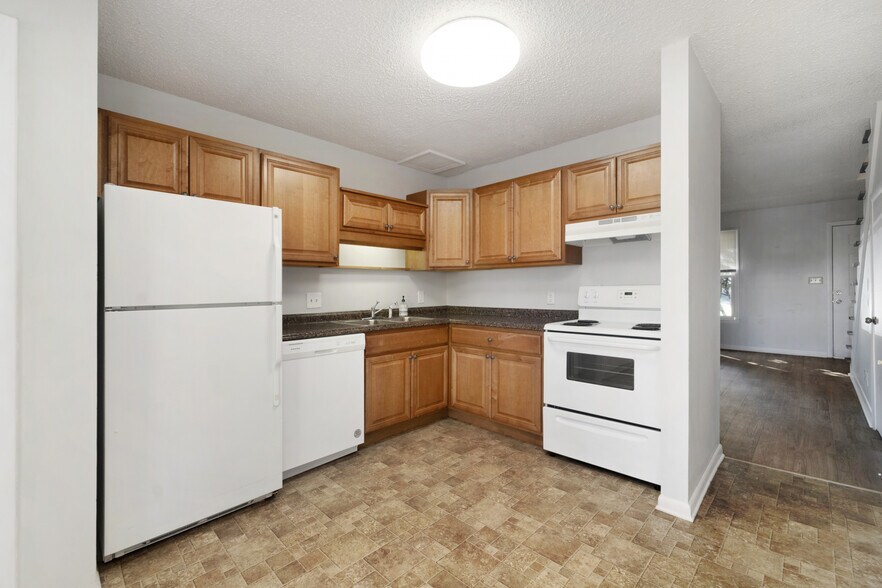 More Photos Of 1012-1032 Hickory Hill Ln, Hermitage Apartments For Sale