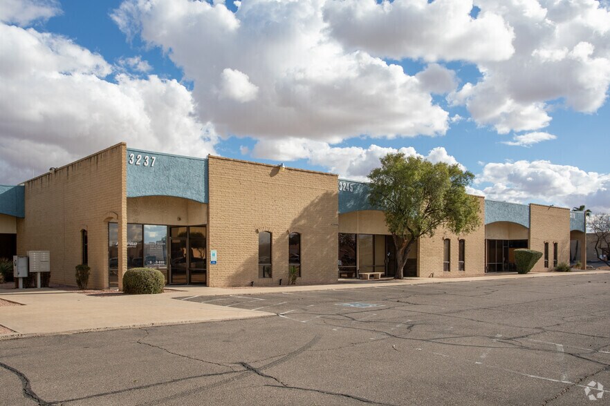 More Photos Of 3215-3275 S Dodge Blvd, Tucson Light Manufacturing For Lease