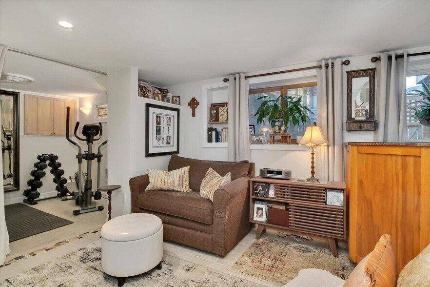 More Photos Of 139 A Bradford St, Provincetown Storefront Retail Residential For Sale