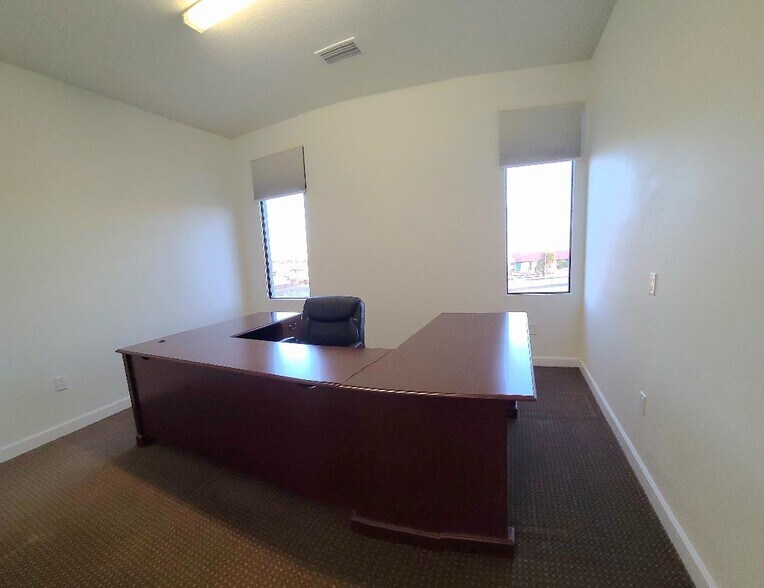 More Photos Of 7910 N Tamiami Trl, Sarasota Office For Lease