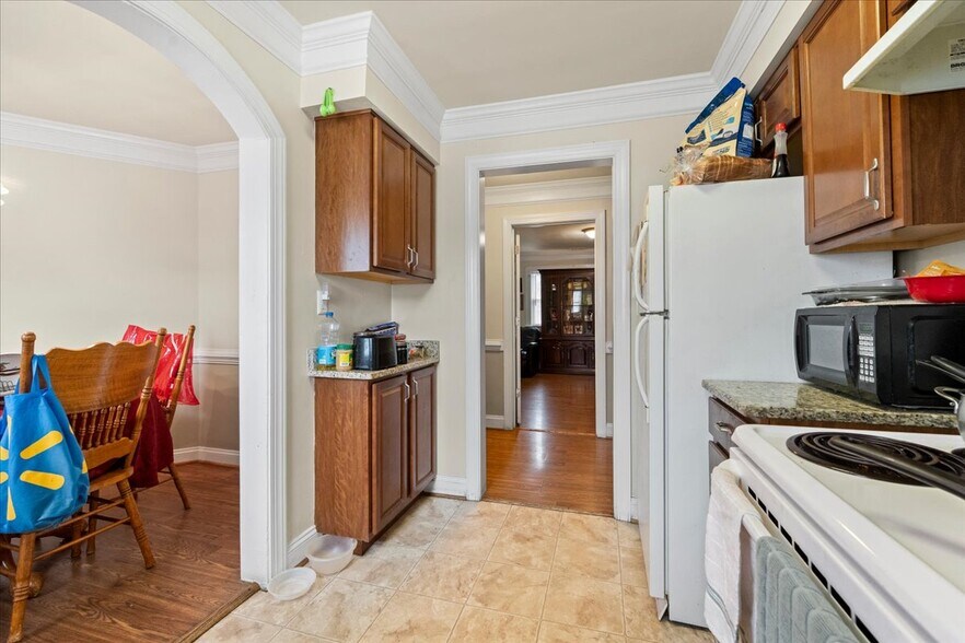 More Photos Of 1911 Dixon St, Fredericksburg Freestanding For Sale