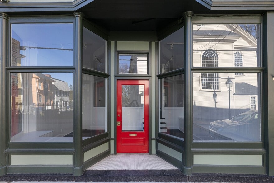 More Photos Of 138 Spring St, Newport Storefront Retail Office For Sale