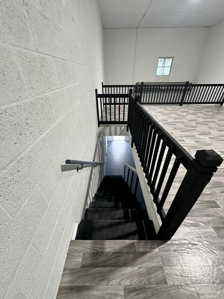 More Photos Of 958 Service St, West Palm Beach Warehouse For Lease