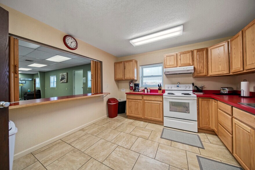 More Photos Of 60 Hickory Ave, Akron Hotel For Sale