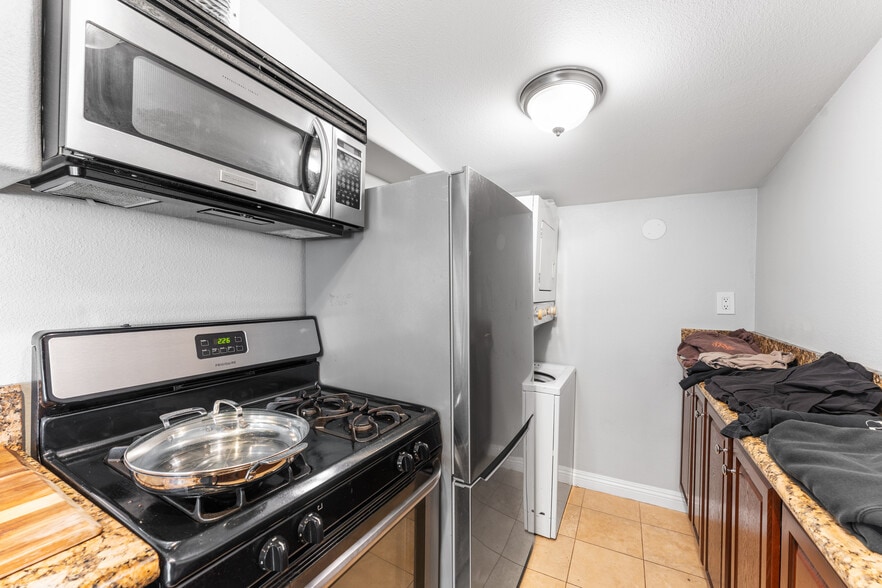 More Photos Of 126 E Balboa Blvd, Newport Beach Multifamily For Sale