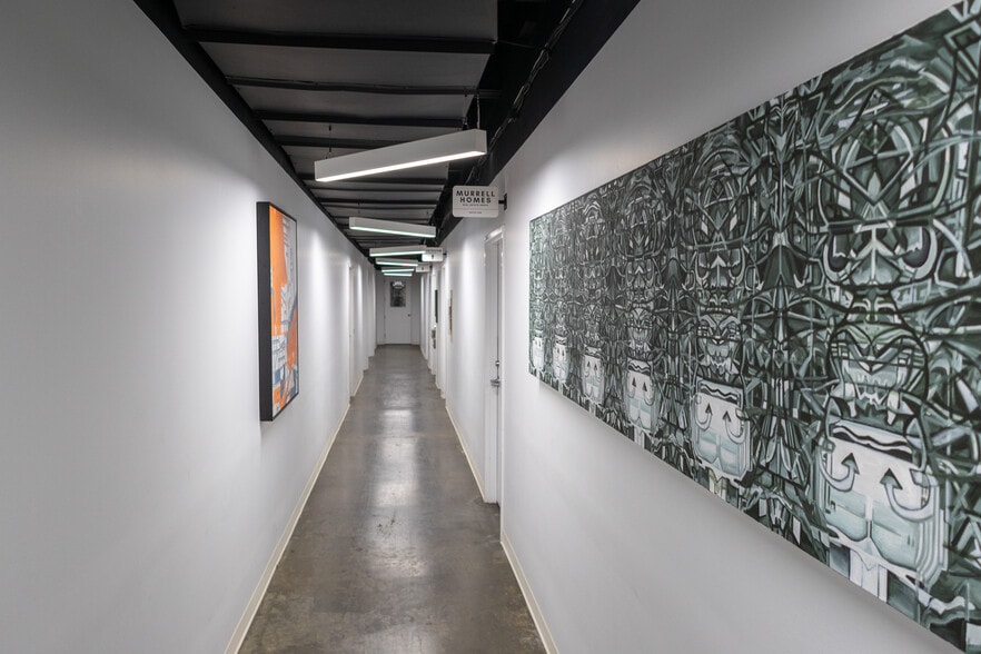 More Photos Of 3901-3911 Main St, Kansas City Loft Creative Space For Lease