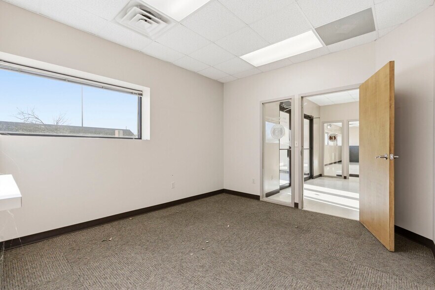 More Photos Of 1612 N Osteopathy, Kirksville Office For Sale