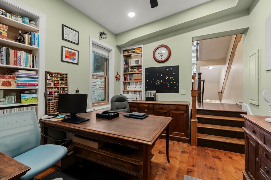 More Photos Of 305 N Queen St, Lancaster Storefront Retail Residential For Sale