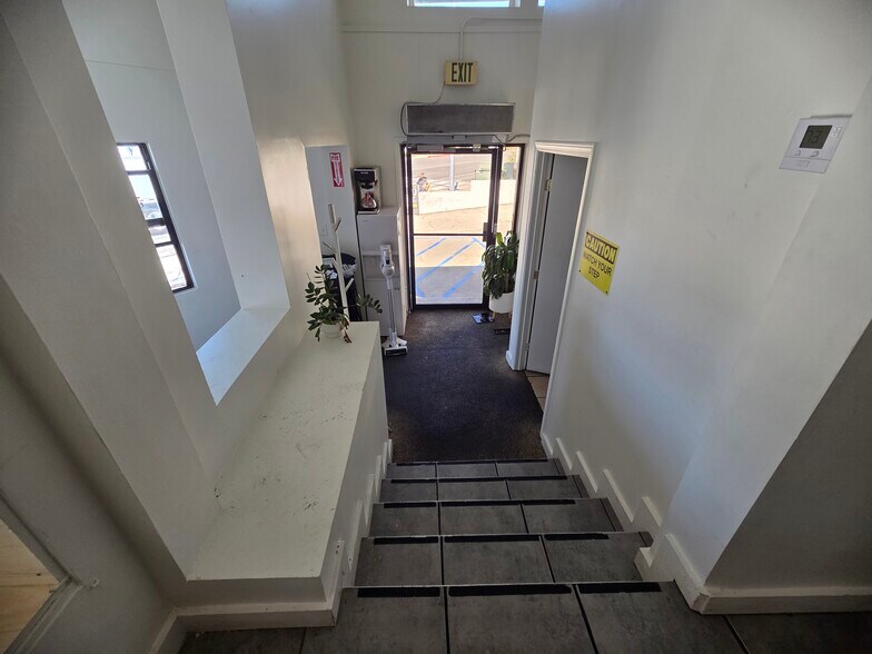 More Photos Of 3051-3055 3/4 Foothill Blvd, La Crescenta Apartments For Lease