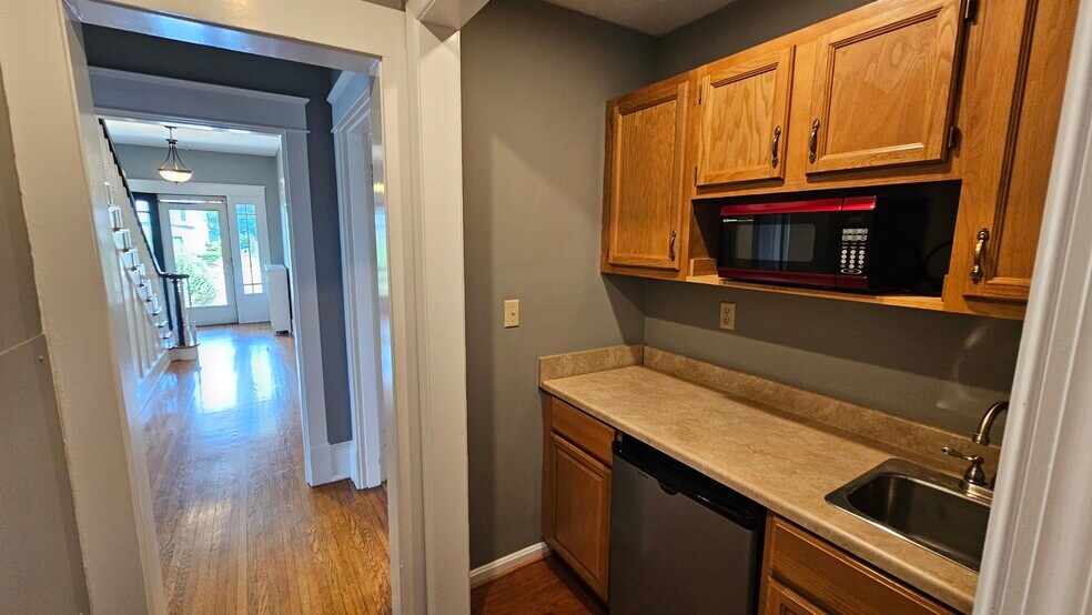 More Photos Of 810 S Main St, Culpeper Storefront Retail Office For Sale