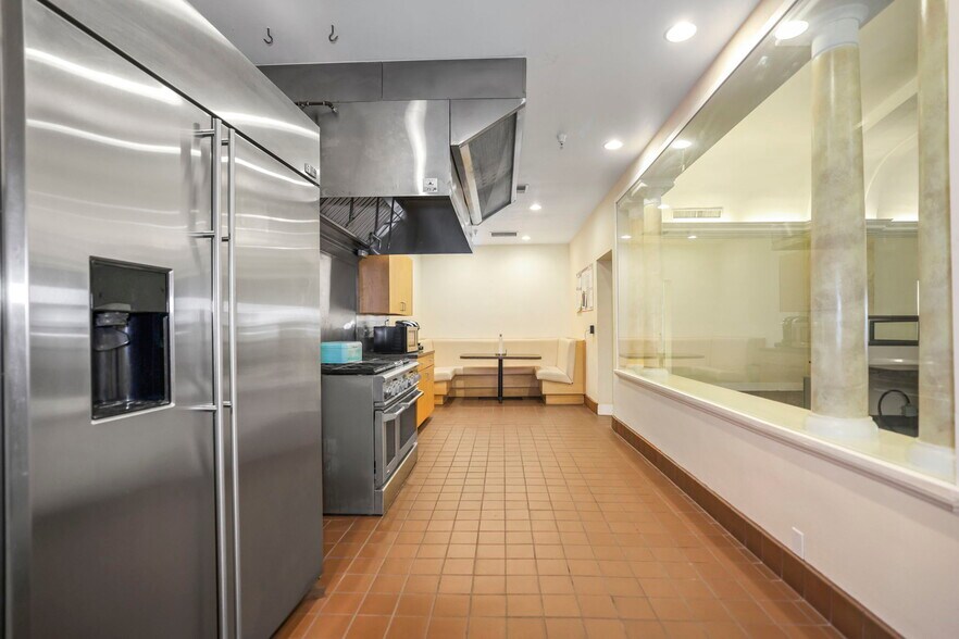 More Photos Of 155 8th St N, Saint Petersburg Office Residential For Lease