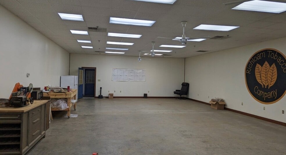 More Photos Of 1400 Montgomery, South Hill Warehouse For Lease