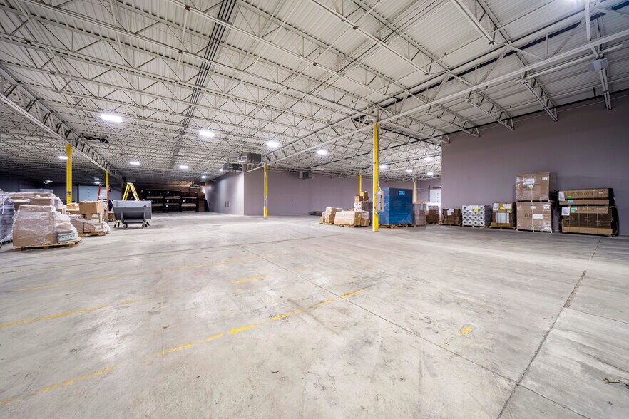 More Photos Of 7320-7400 W Florist Ave, Milwaukee Warehouse For Lease