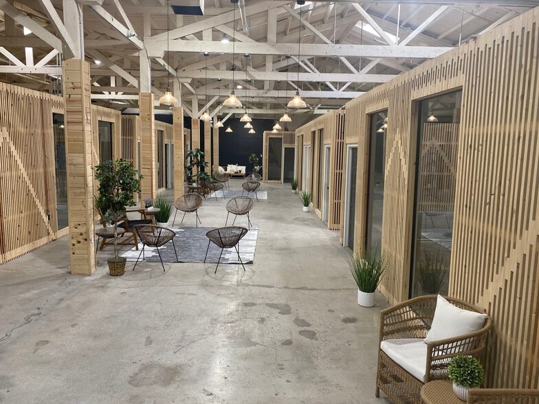 More Photos Of 1701-1721 N Main St, Los Angeles Office For Sale