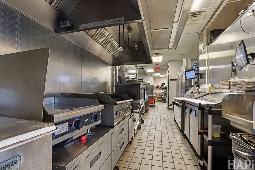 More Photos Of 545-547 N Milwaukee Ave, Libertyville General Retail For Sale