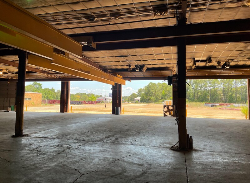 More Photos Of 413 S Eastman Rd, Longview Warehouse For Lease