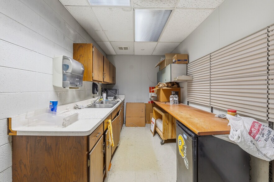 More Photos Of 100 Creative Way, Ripon Manufacturing For Sale
