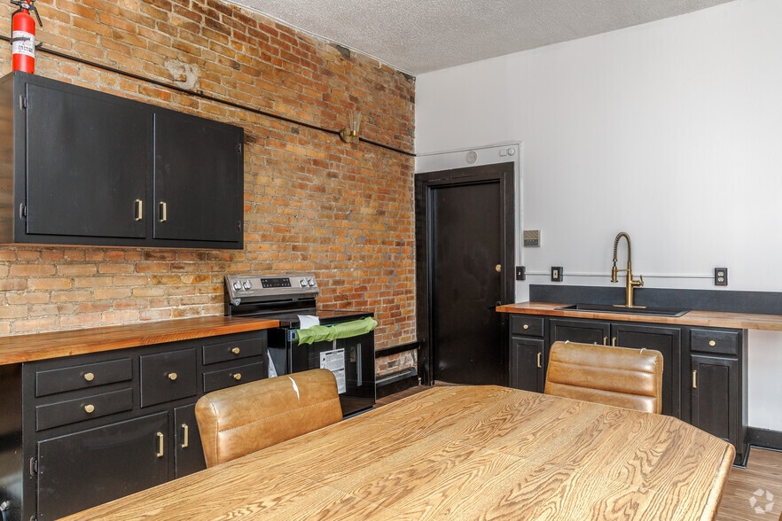 More Photos Of 136 Court St, Binghamton Apartments For Sale