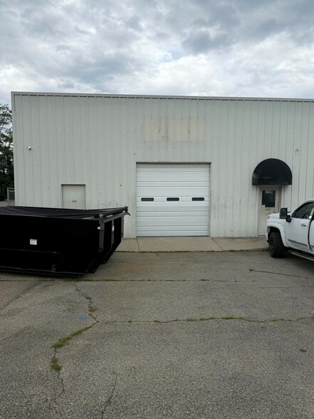 More Photos Of 3768 Peters Creek Rd SW, Roanoke Flex For Lease
