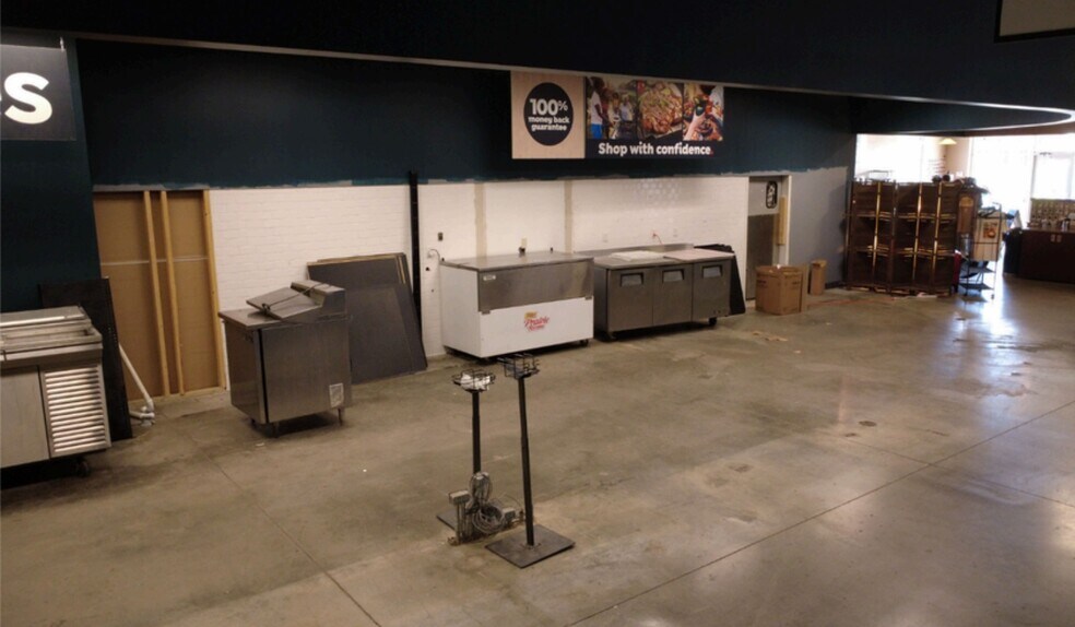 More Photos Of 129-145 Commons Dr, Martin Supermarket For Lease