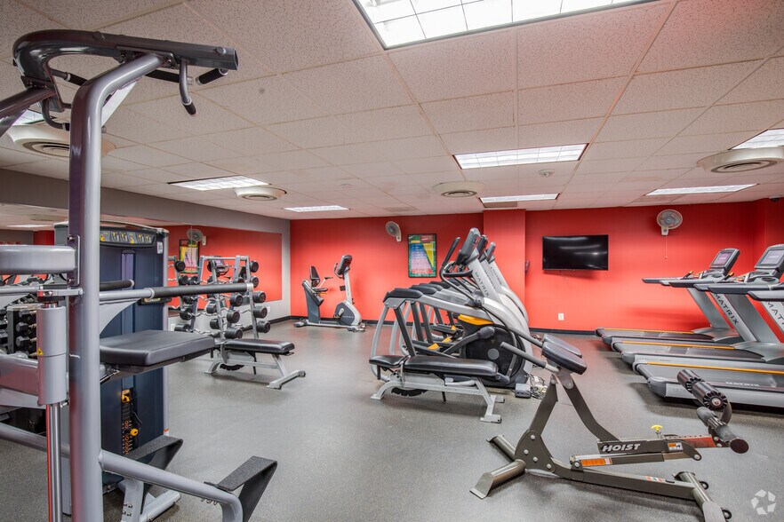 More Photos Of 5480 Wisconsin Ave, Chevy Chase Apartments For Lease