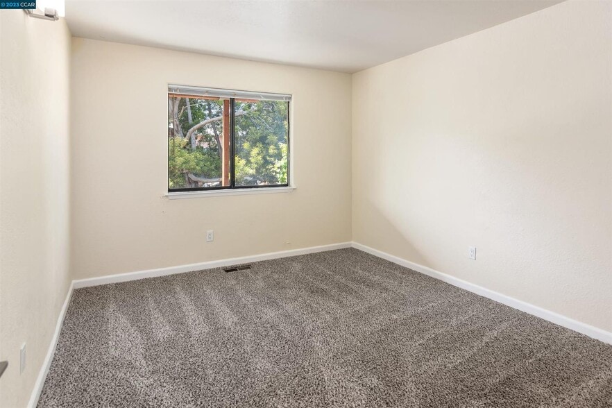 More Photos Of 619 Edwards St, Crockett Healthcare For Sale