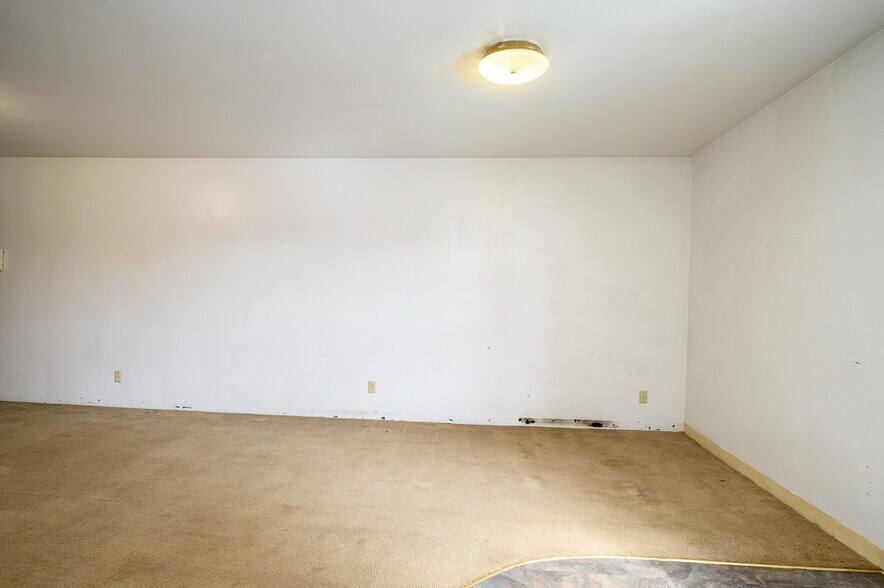 More Photos Of 229 E Monroe St, Carlton Apartments For Sale