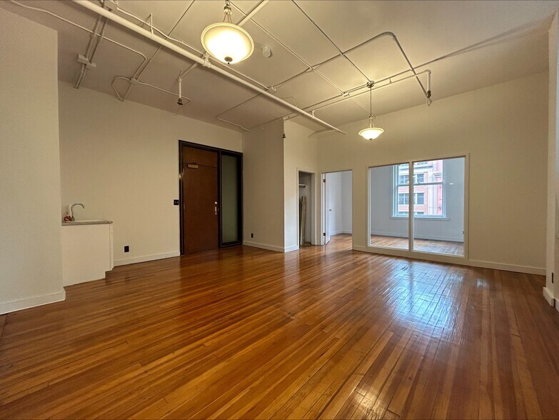 More Photos Of 120 E Washington St, Syracuse Loft Creative Space For Lease