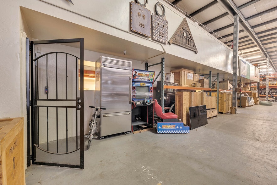 More Photos Of 5201 6th St, Carpinteria Manufacturing For Lease