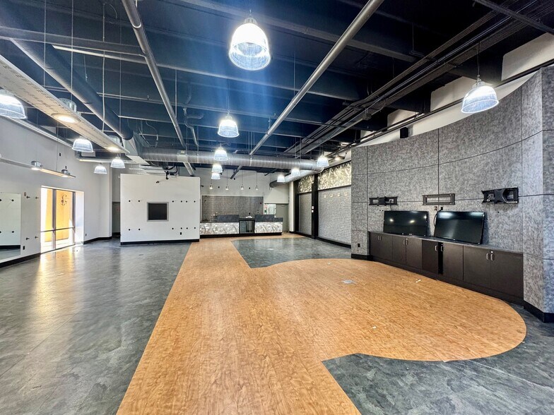 More Photos Of 1647 N US Highway 1, Ormond Beach Storefront For Lease