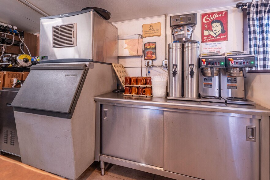 More Photos Of 1118 Robinson Ave, Trinidad Restaurant For Sale
