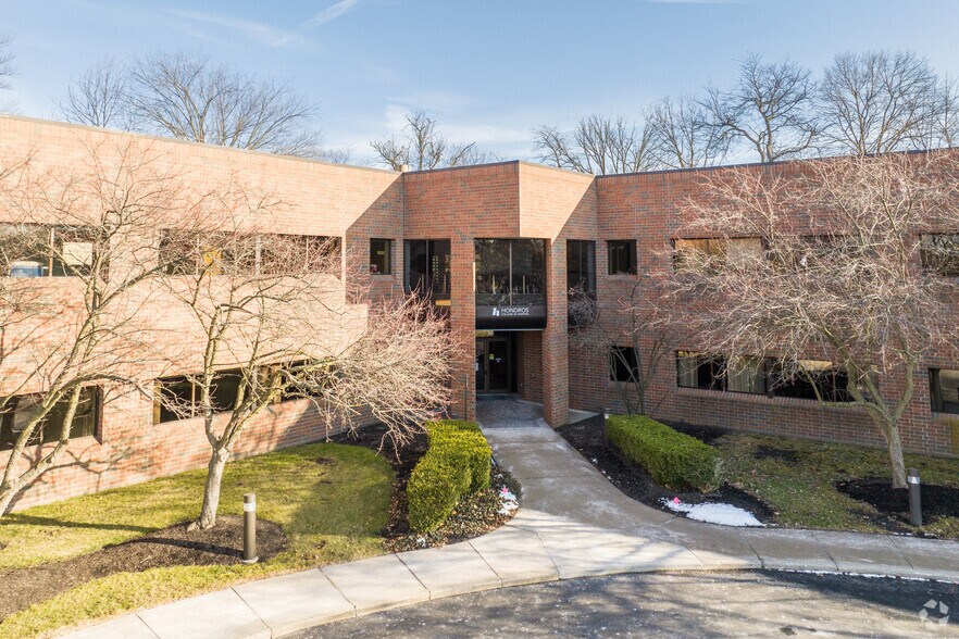 More Photos Of 1684 Woodlands Dr, Maumee Office For Sale