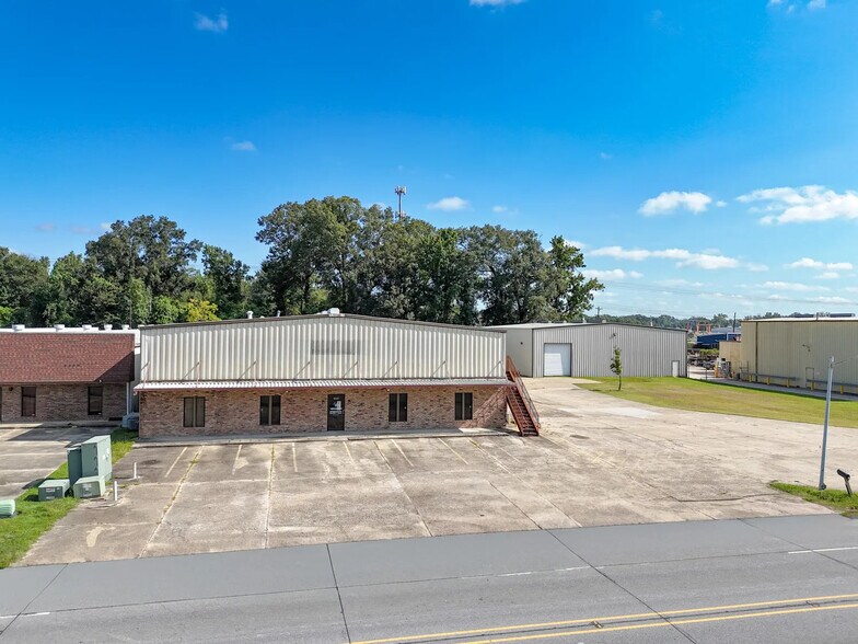 More Photos Of 13327 S Choctaw Dr, Baton Rouge Distribution For Sale