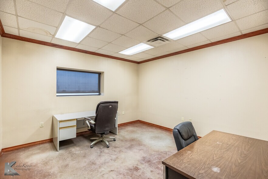 More Photos Of 10027 S Frontage Rd, Clyde Manufacturing For Sale