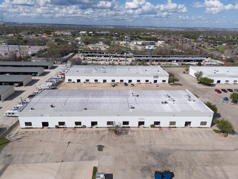 More Photos Of 3912 Gattis School Rd, Round Rock Warehouse For Lease