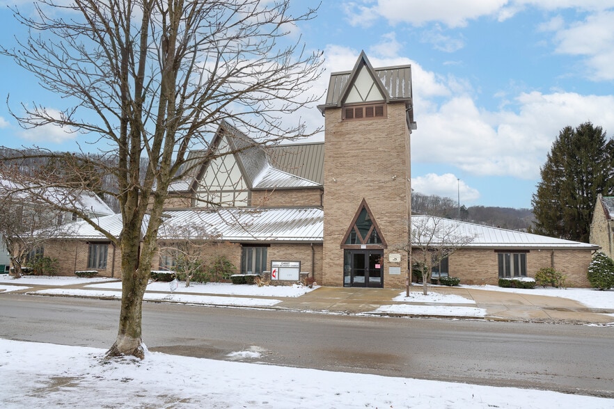 More Photos Of 1135 Buffalo St, Franklin Religious Facility For Sale