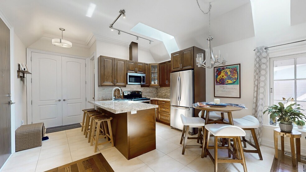 More Photos Of 42 Somerville St, Whitchurch-Stouffville Specialty For Sale