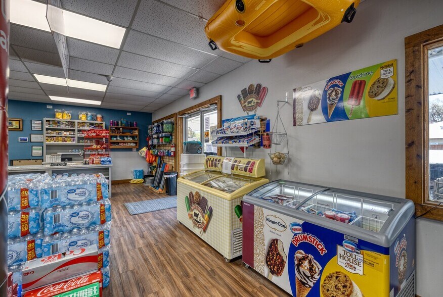More Photos Of 49 Encino Dr, Concan Convenience Store For Sale