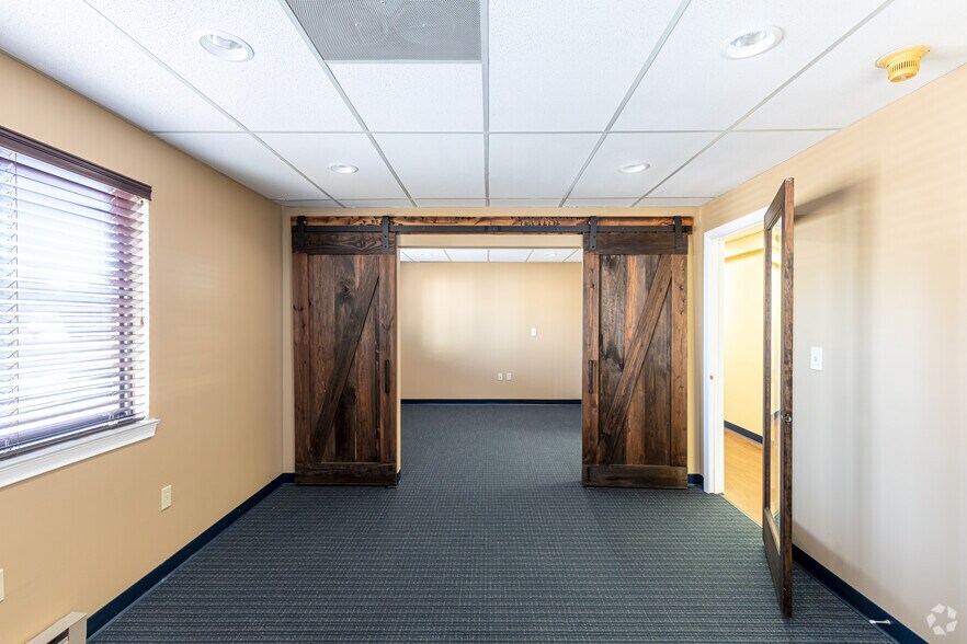 More Photos Of 2 Forest Park Dr, Farmington Unknown For Sale