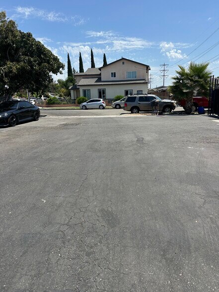 More Photos Of 2533 S Main St, Santa Ana Warehouse For Sale