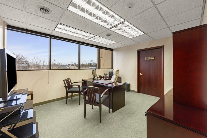 More Photos Of 10S660 Kingery Hwy, Willowbrook Office For Sale
