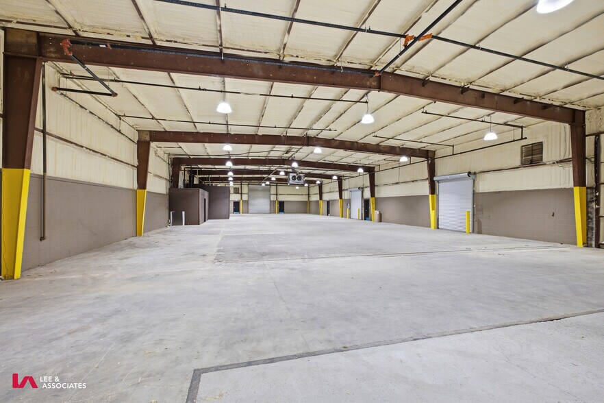 More Photos Of 1931 Rock Chapel Rd, Lithonia Warehouse For Lease