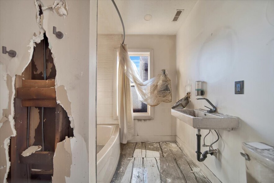 More Photos Of 7436 Oakland St, Detroit Apartments For Sale
