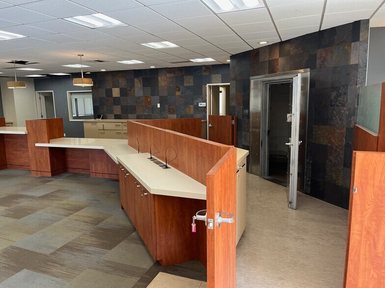 More Photos Of 110 S Ventura St, Ojai Freestanding For Lease