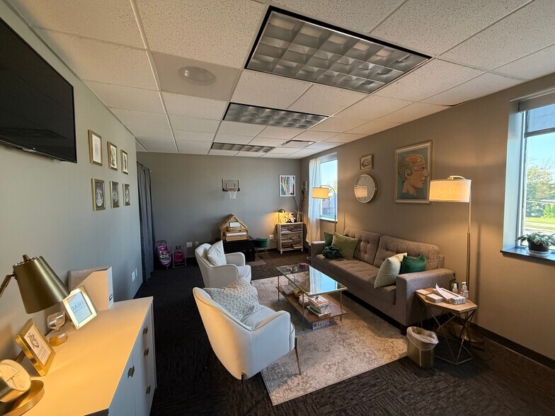 More Photos Of 2720 1st Ave NE, Cedar Rapids Office For Lease